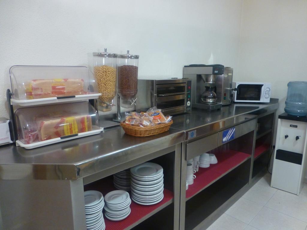 Hostal El Val Alcalá de Henares Eksteriør bilde