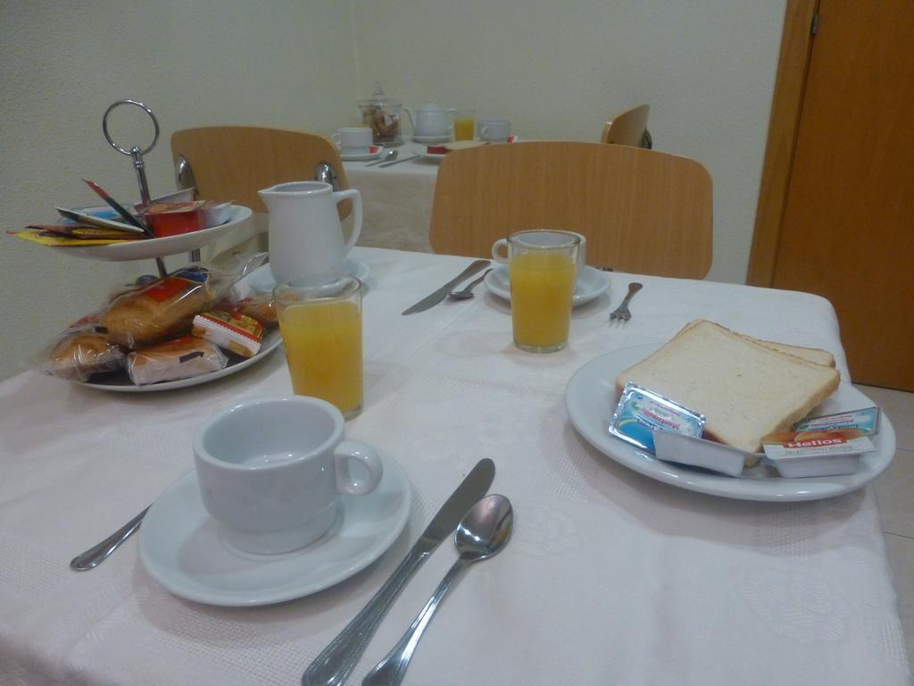 Hostal El Val Alcalá de Henares Eksteriør bilde