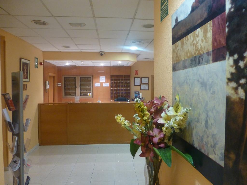 Hostal El Val Alcalá de Henares Eksteriør bilde