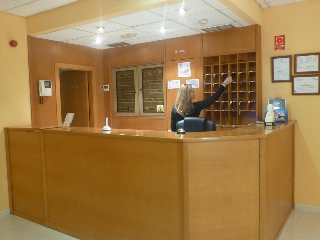 Hostal El Val Alcalá de Henares Eksteriør bilde