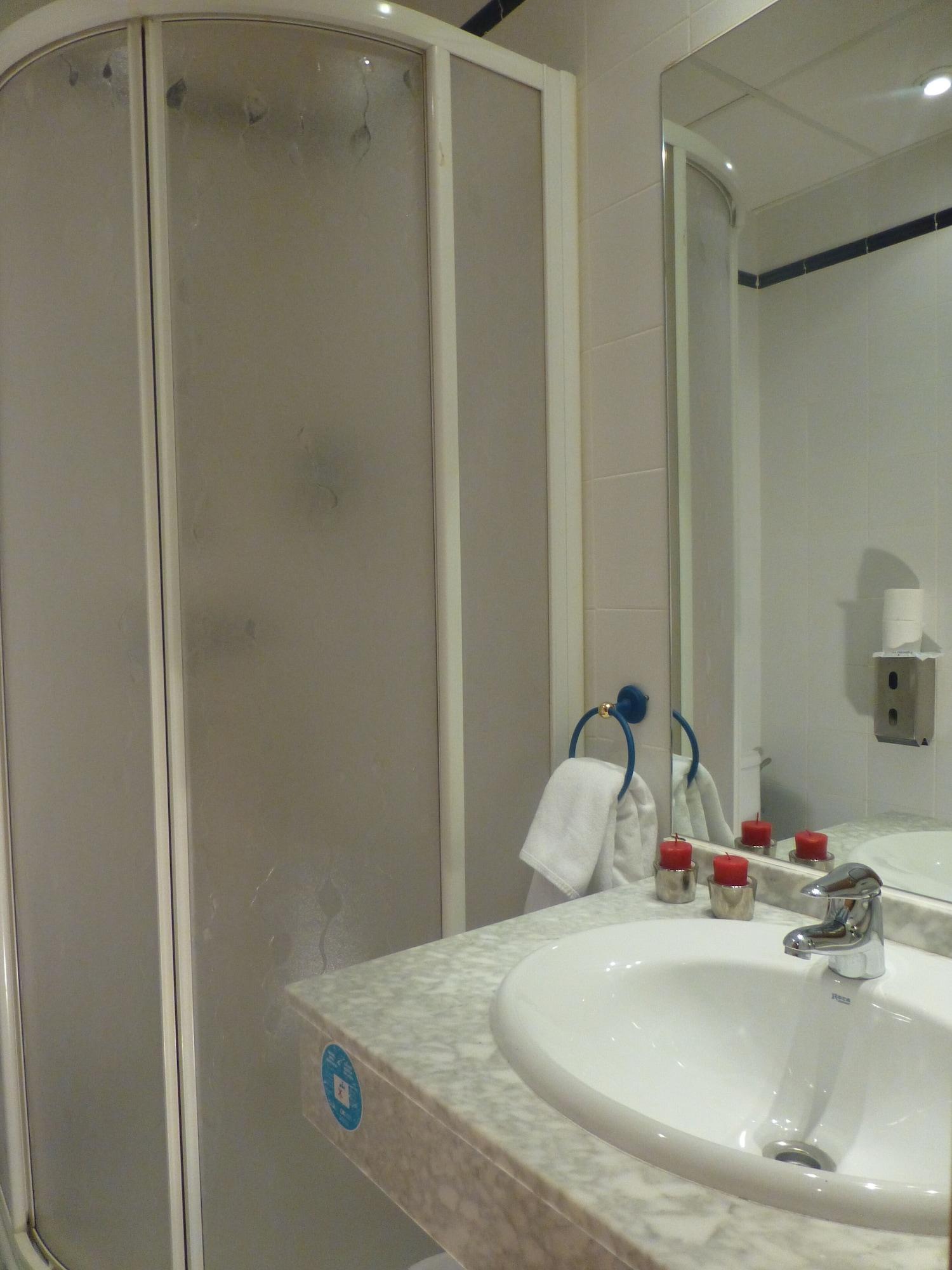 Hostal El Val Alcalá de Henares Eksteriør bilde