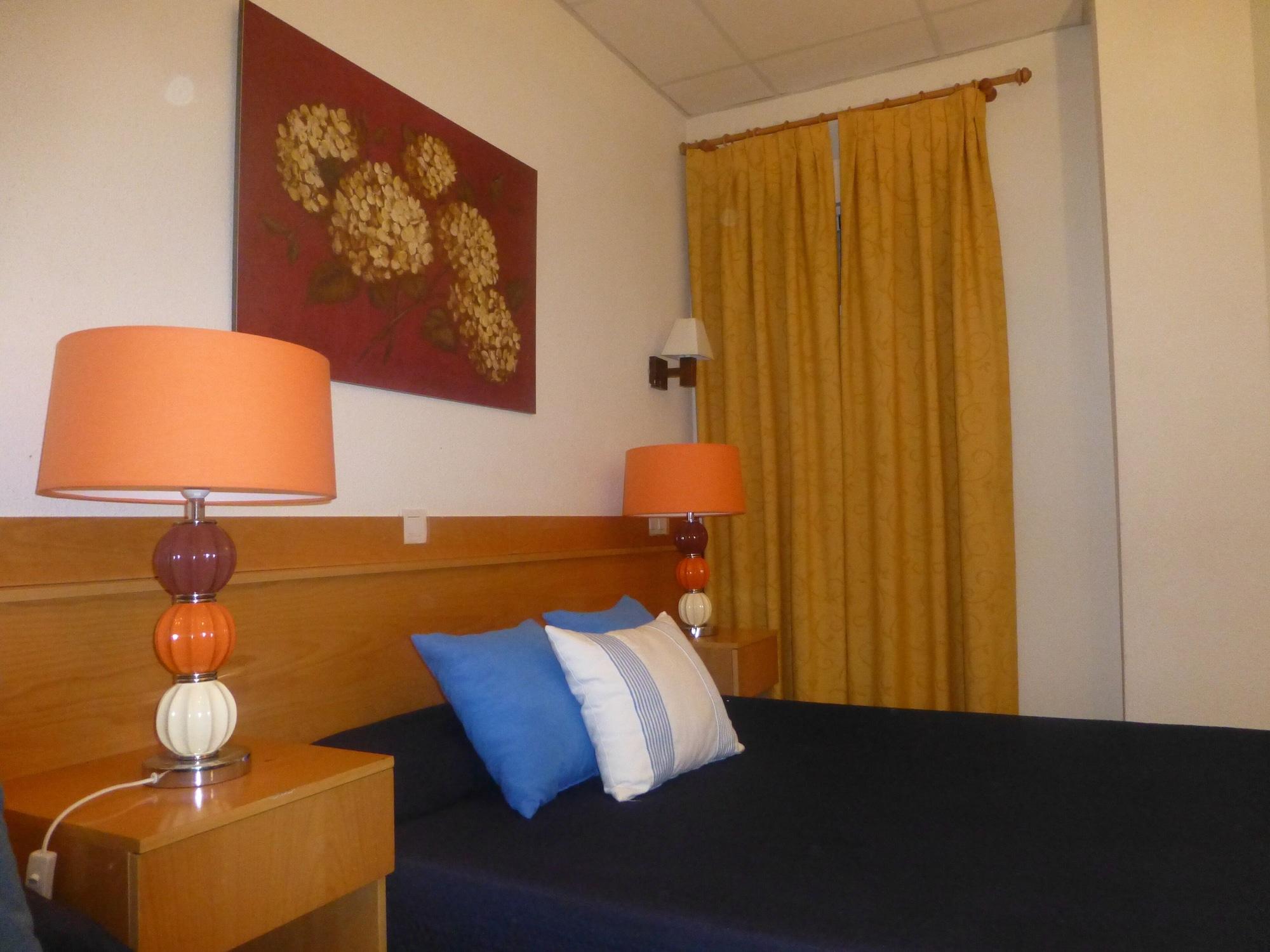 Hostal El Val Alcalá de Henares Eksteriør bilde