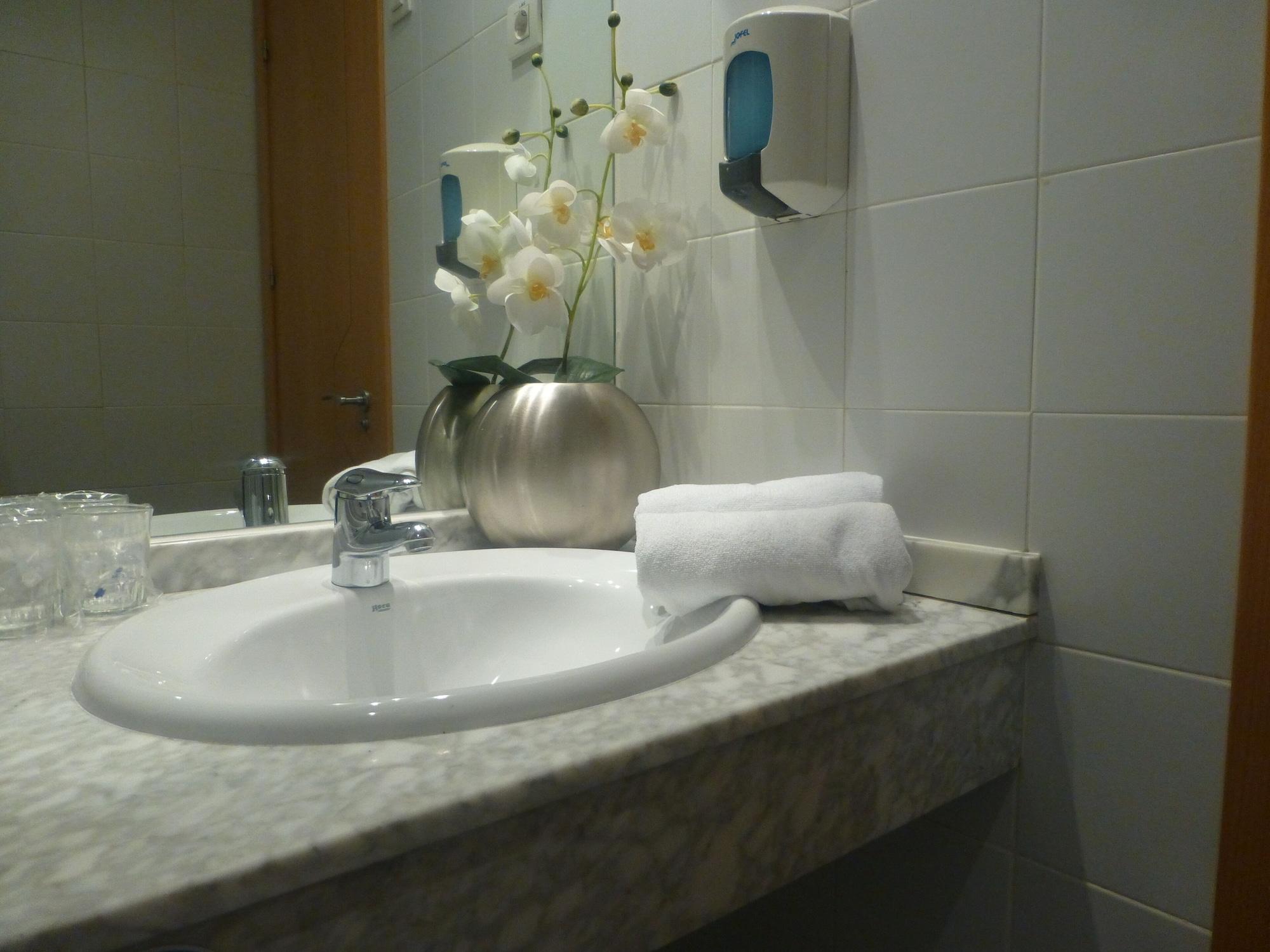 Hostal El Val Alcalá de Henares Eksteriør bilde