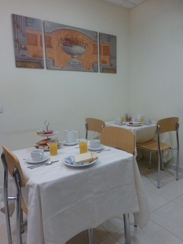 Hostal El Val Alcalá de Henares Eksteriør bilde
