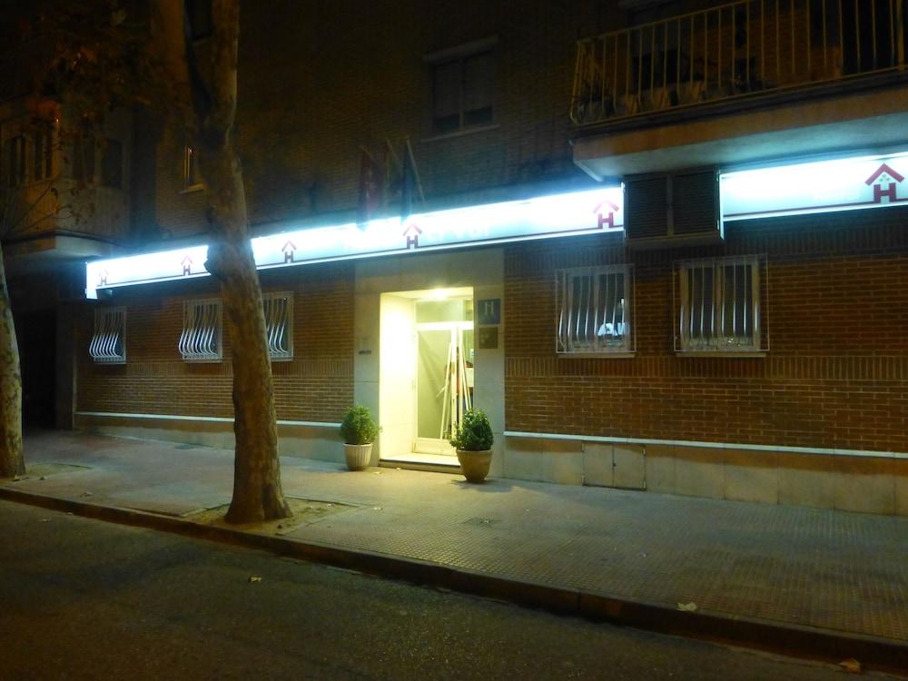 Hostal El Val Alcalá de Henares Eksteriør bilde